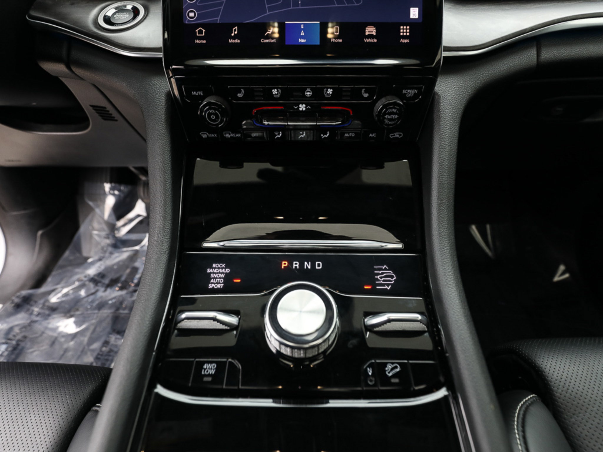 Used 2023 Jeep Grand Cherokee Overland w/ Luxury Tech Group IV AWD/4WD image 19