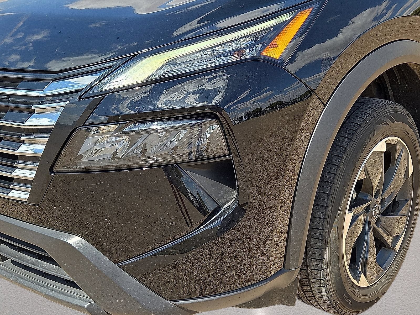Used 2025 Nissan Rogue SV AWD/4WD image 9
