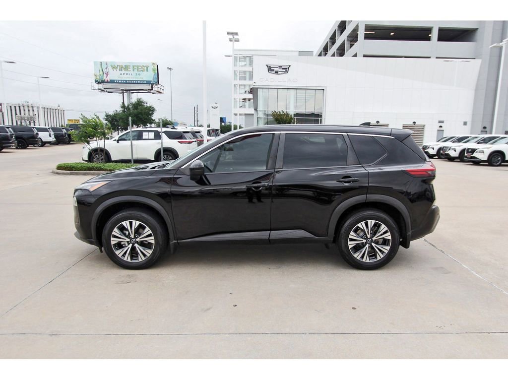 Used 2022 Nissan Rogue SV image 3