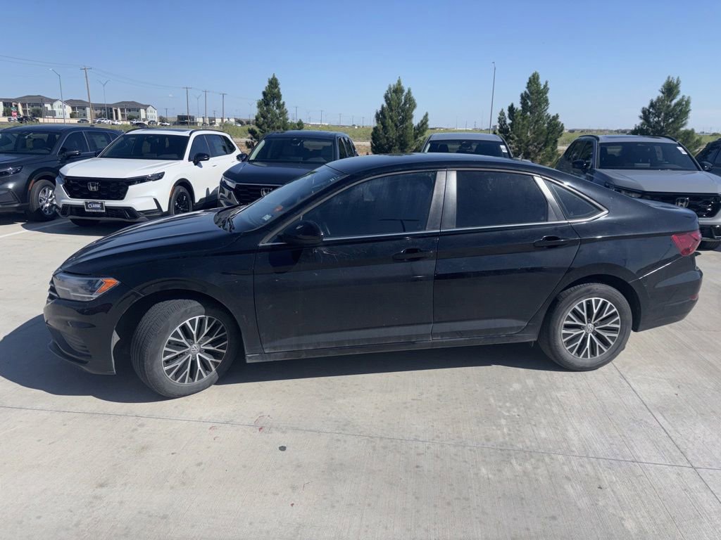 Used 2021 Volkswagen Jetta SE FWD image 3