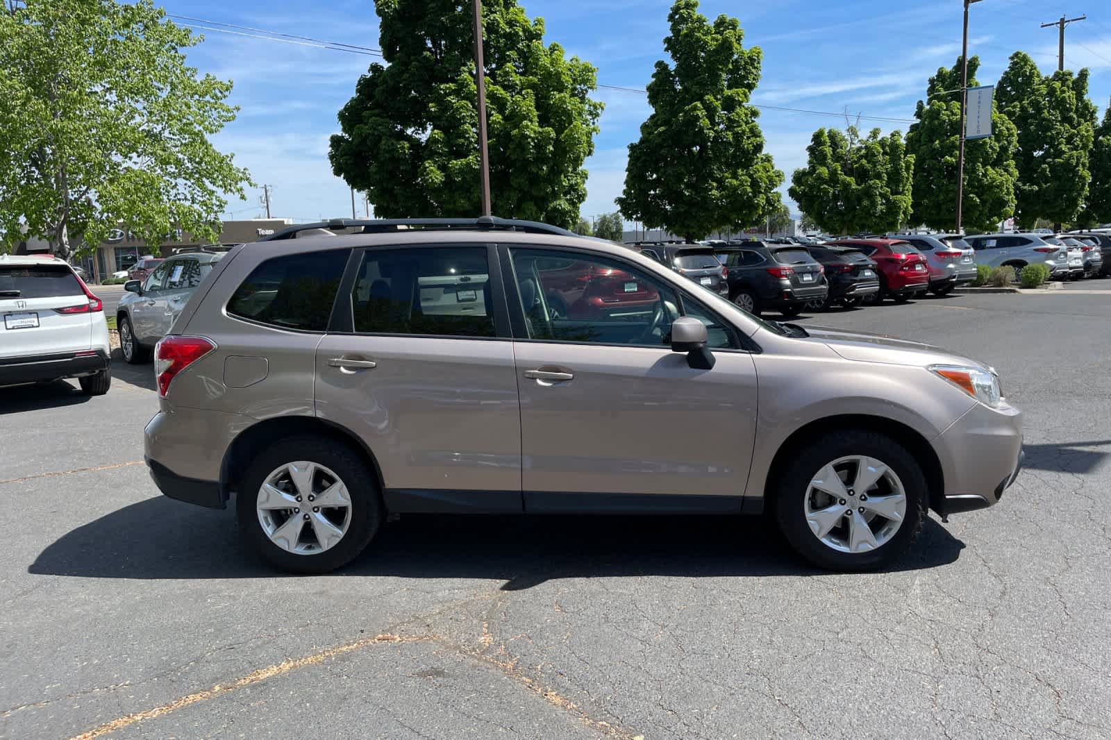 Used 2016 Subaru Forester 2.5i Premium AWD/4WD image 6
