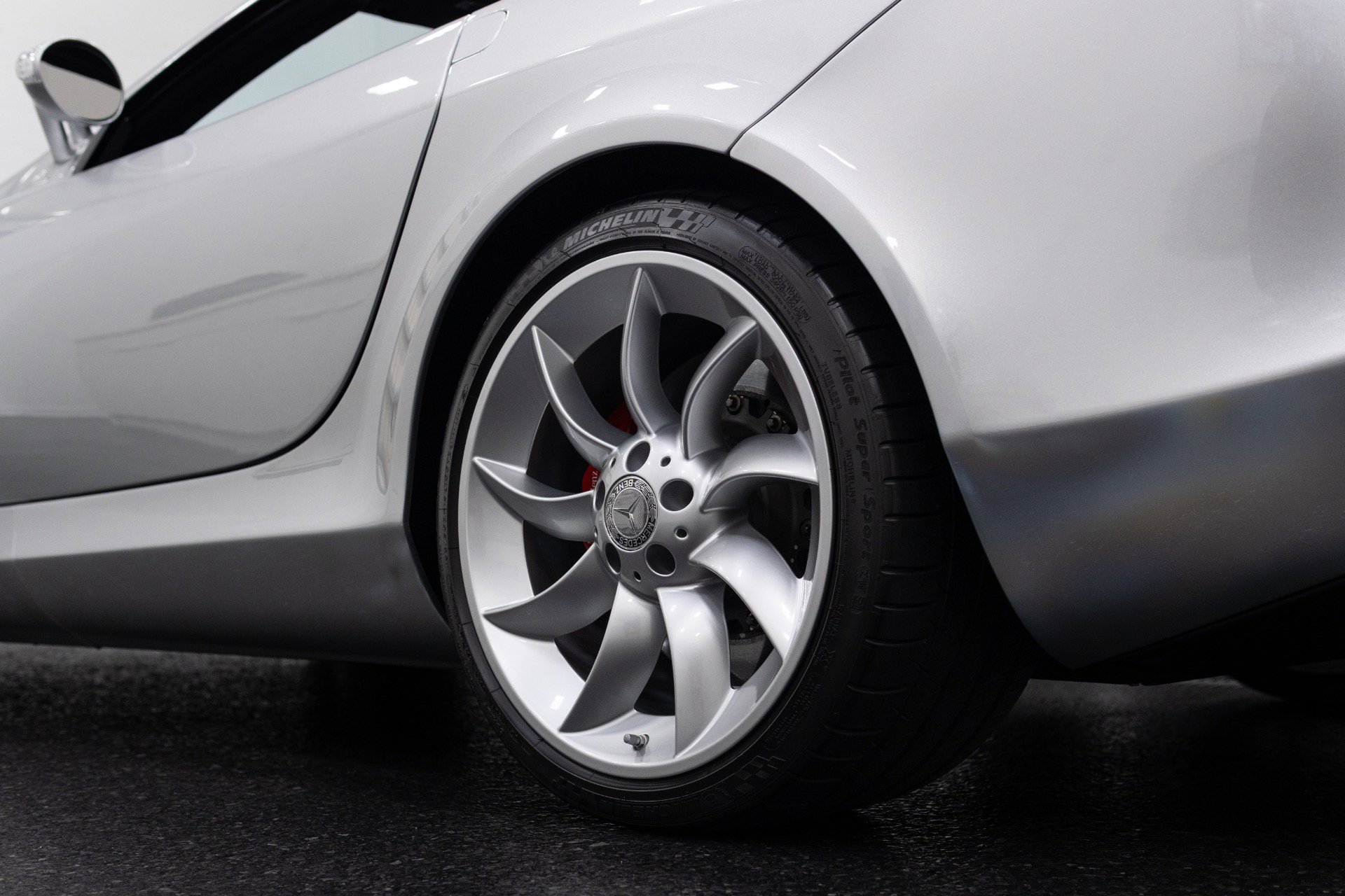 Used 2009 Mercedes-Benz SLR image 19