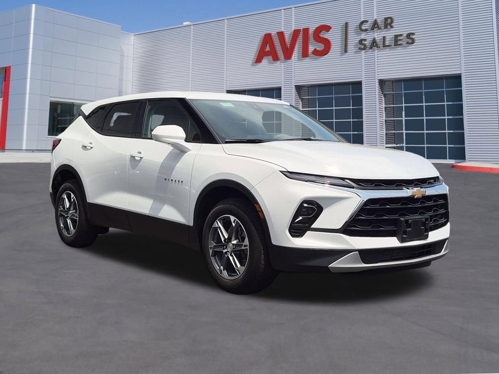 Used 2025 Chevrolet Blazer LT AWD/4WD image 3