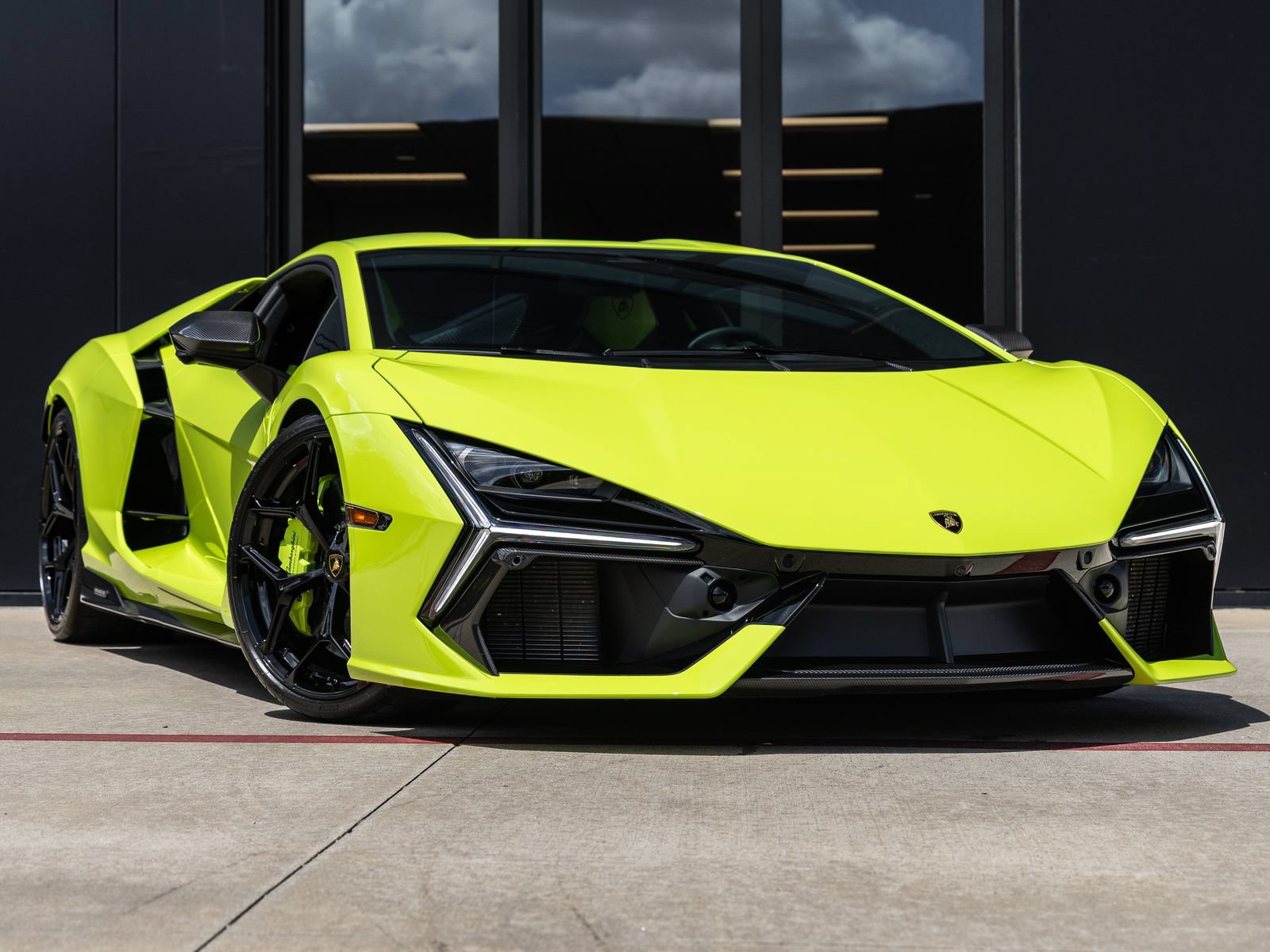 Used 2025 Lamborghini Revuelto AWD/4WD image 3
