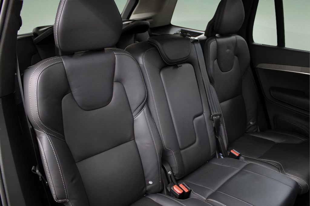 Used 2023 Volvo XC90 B6 Ultimate w/ Lounge Package image 17