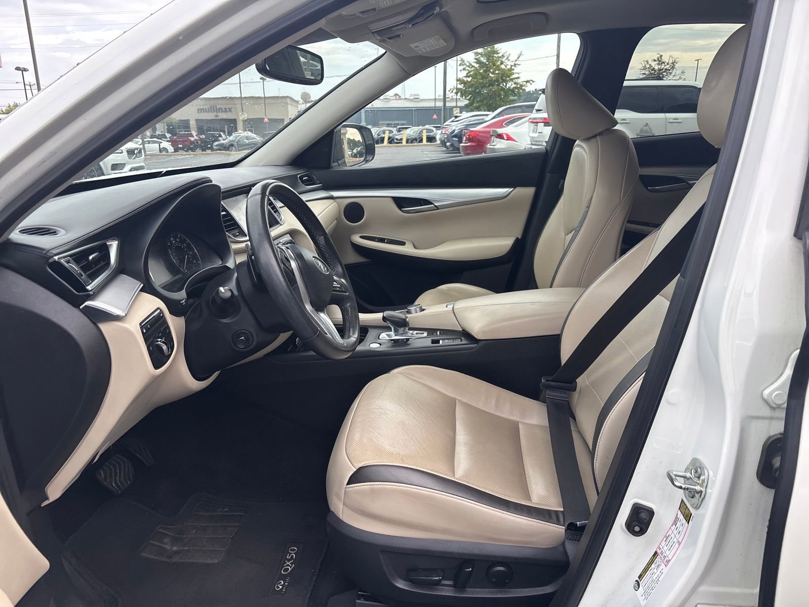 Used 2021 INFINITI QX50 Essential w/ Convenience Package image 9