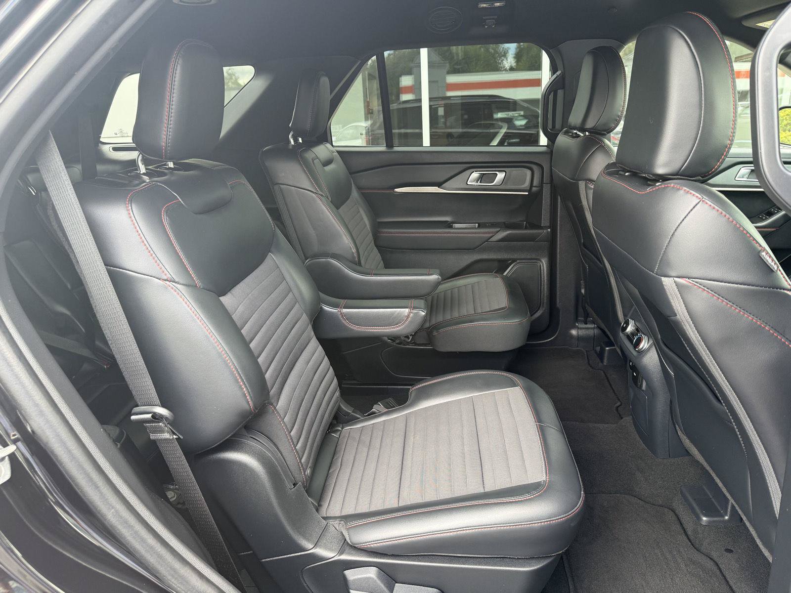 Used 2025 Ford Explorer ST-Line AWD/4WD image 19