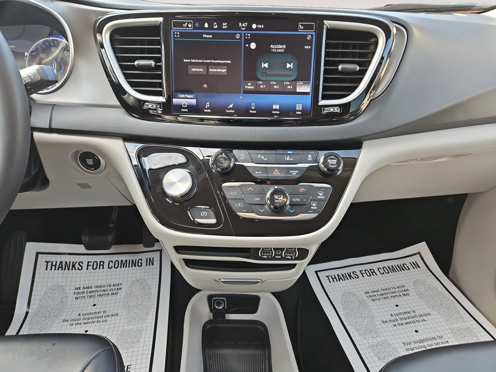 Used 2024 Chrysler Pacifica Touring-L image 11