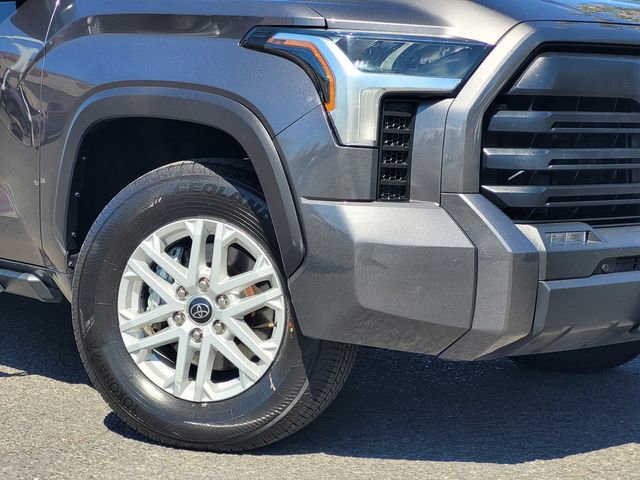 Used 2022 Toyota Tundra SR5 w/ Convenience Package image 4