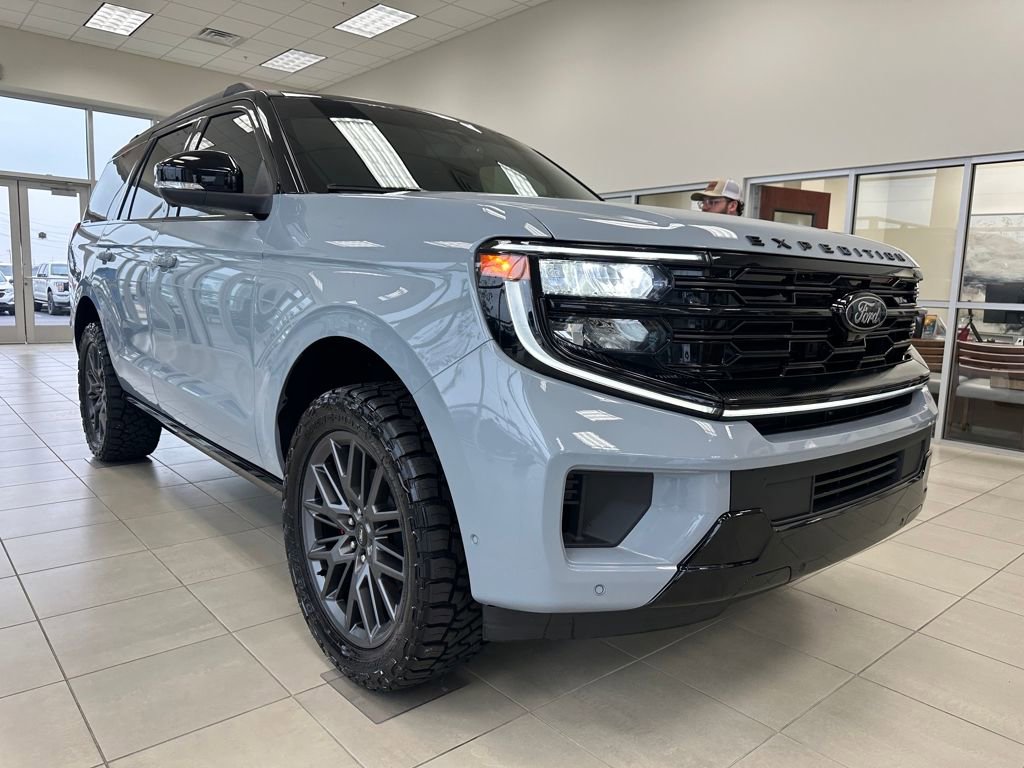 New 2025 Ford Expedition Platinum w/ Stealth Performance Package video 2