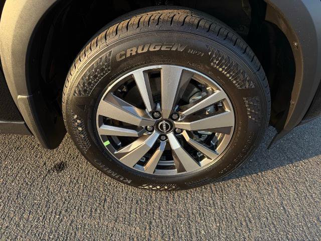 New 2025 Nissan Pathfinder SL w/ Black Appearance Package image 9