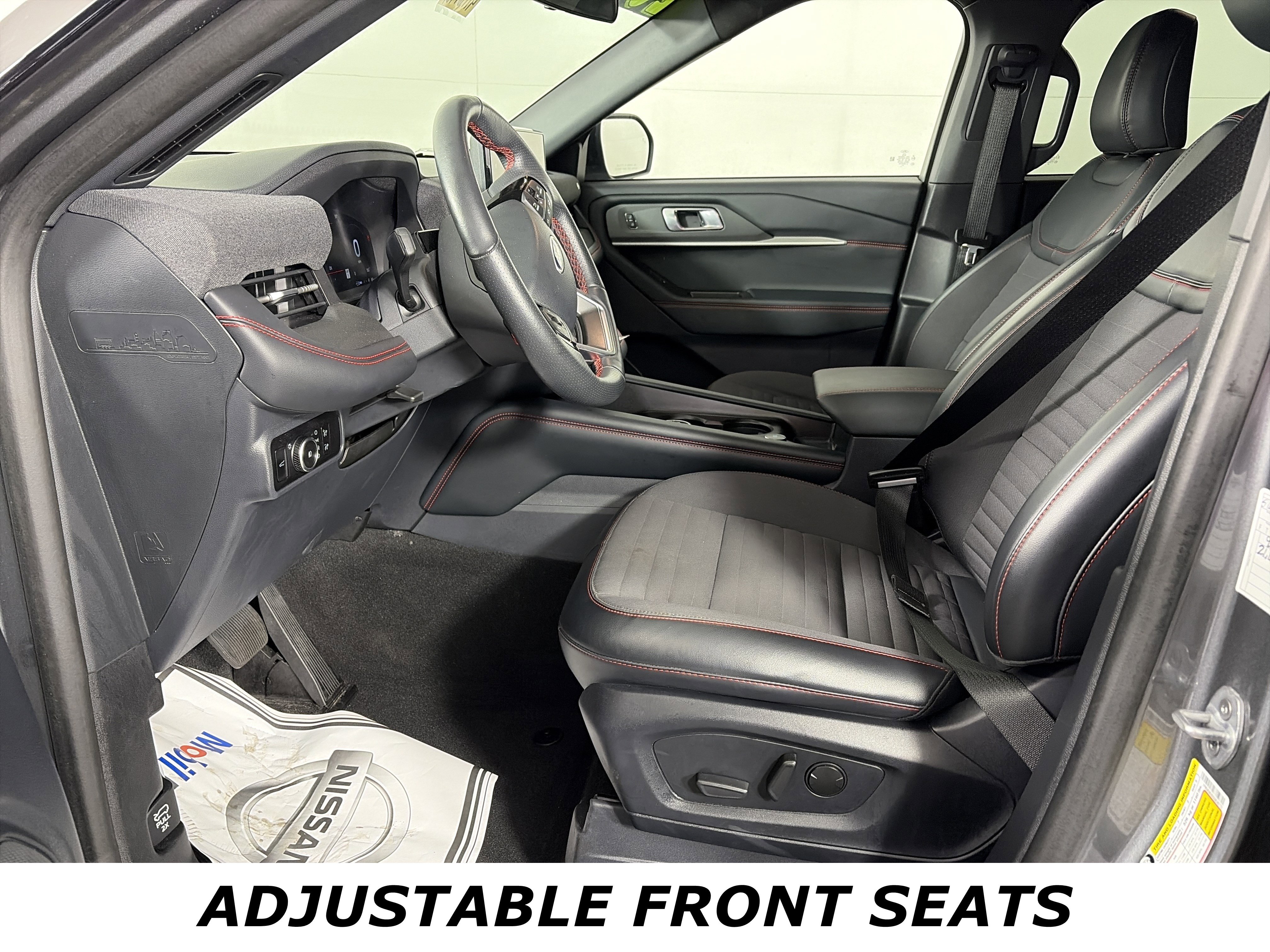 Used 2025 Ford Explorer ST-Line w/ ST-Line Street Pack image 9