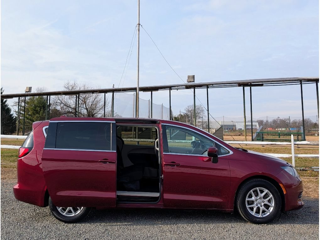Used 2018 Chrysler Pacifica LX FWD image 12