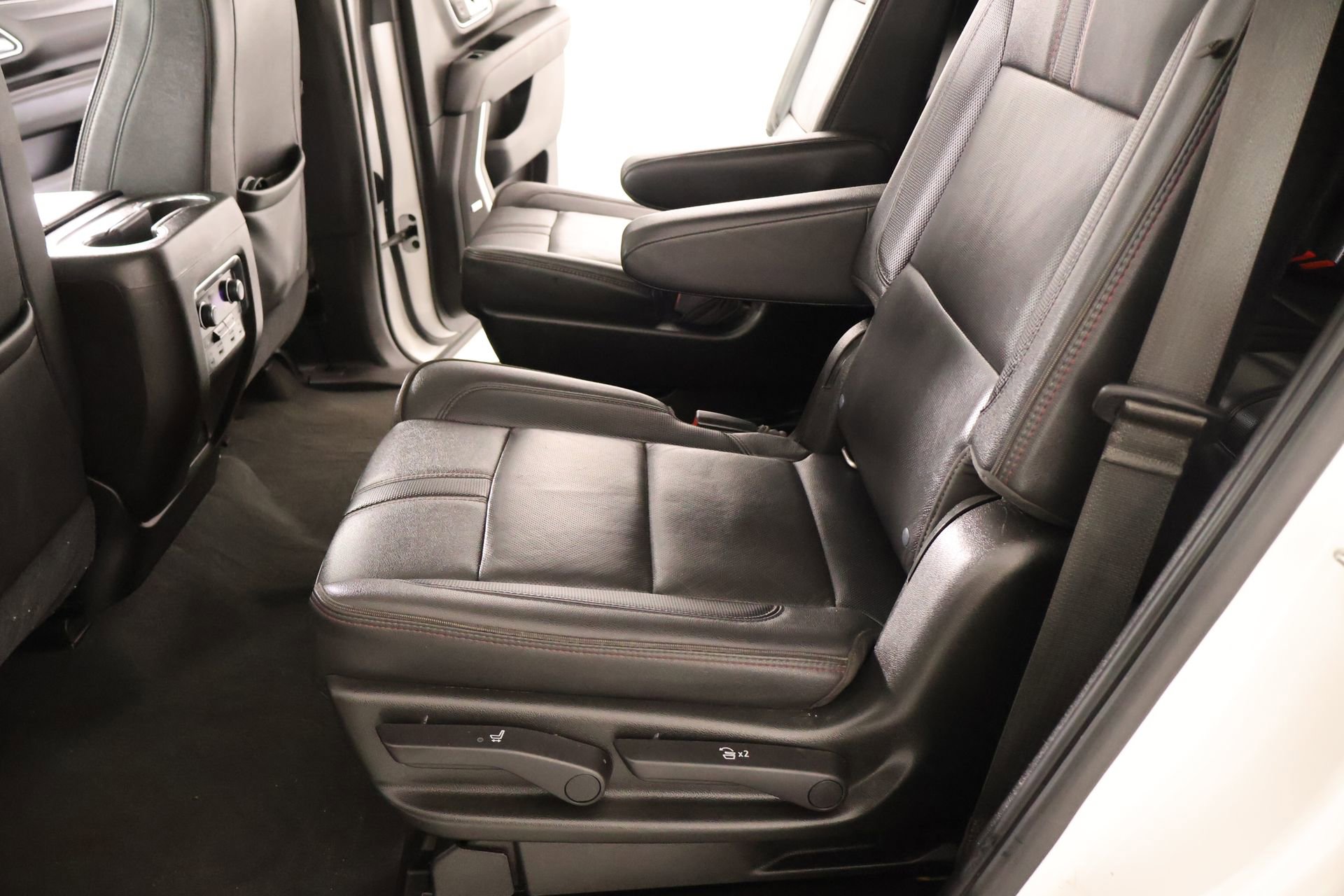 Used 2021 Chevrolet Tahoe RST w/ Luxury Package RWD image 11