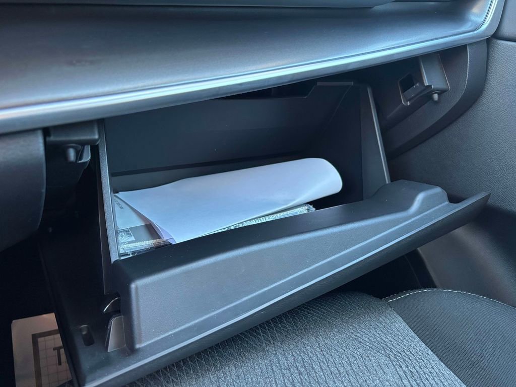 Used 2025 Nissan Rogue SV image 31