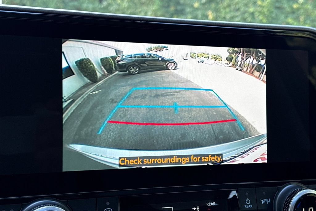 Certified 2025 Toyota Highlander XLE AWD/4WD image 19
