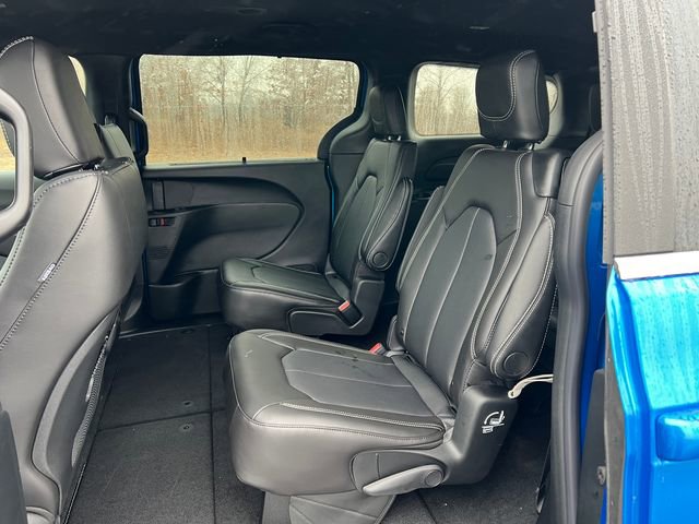 New 2026 Chrysler Pacifica Select AWD/4WD image 5