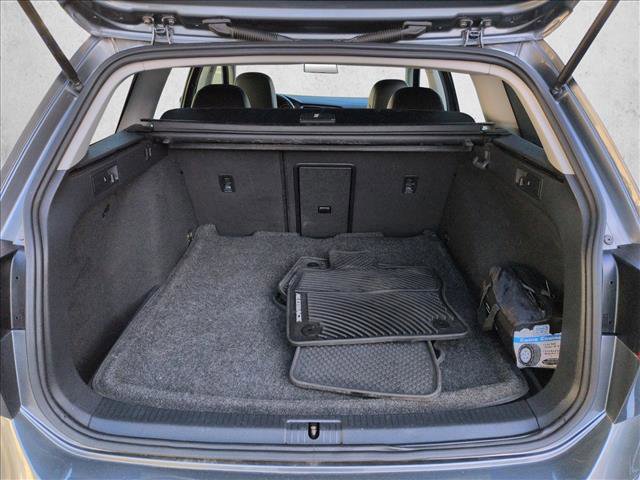 Used 2017 Volkswagen Golf S image 6