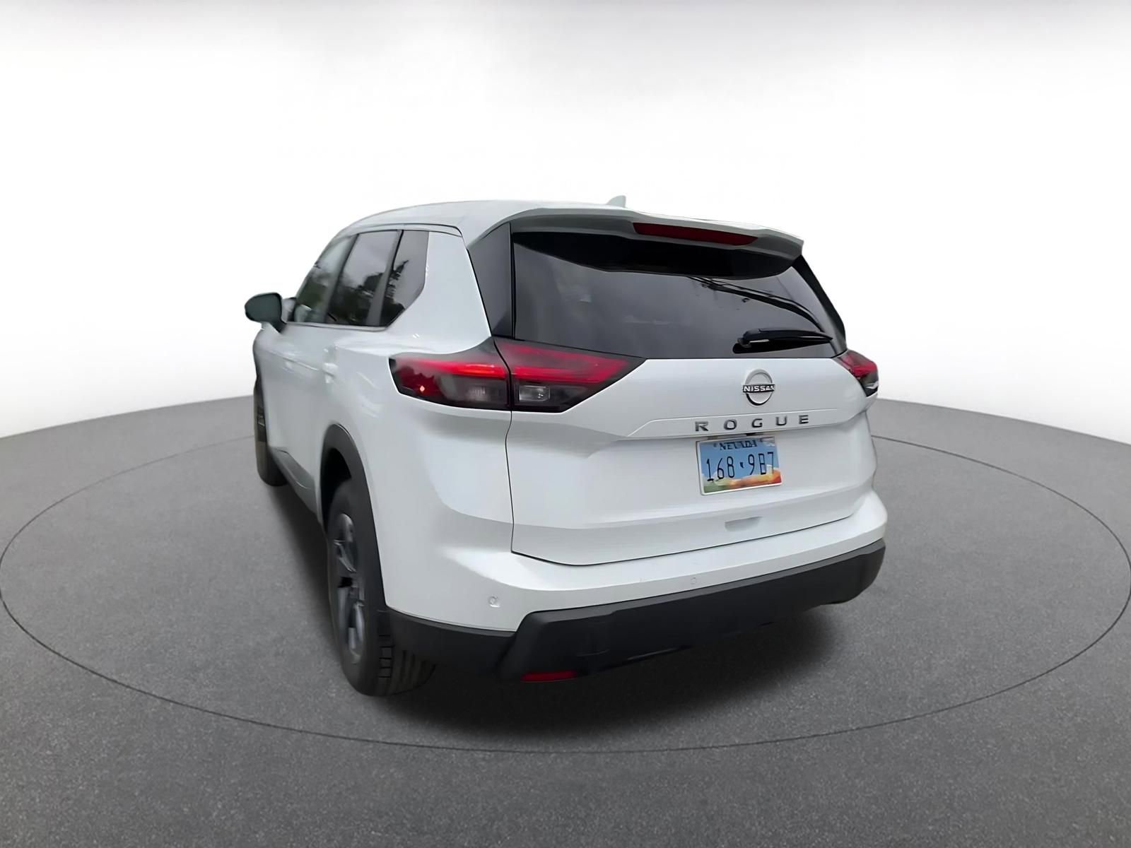 Used 2025 Nissan Rogue SV image 11