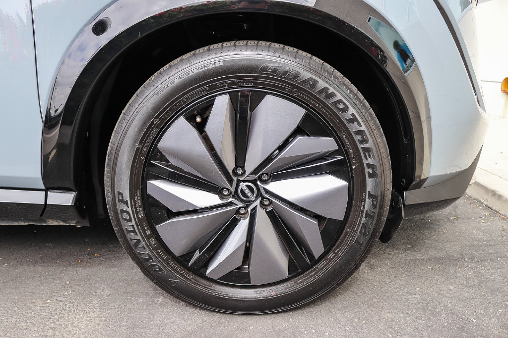 Used 2024 Nissan Ariya AWD image 10