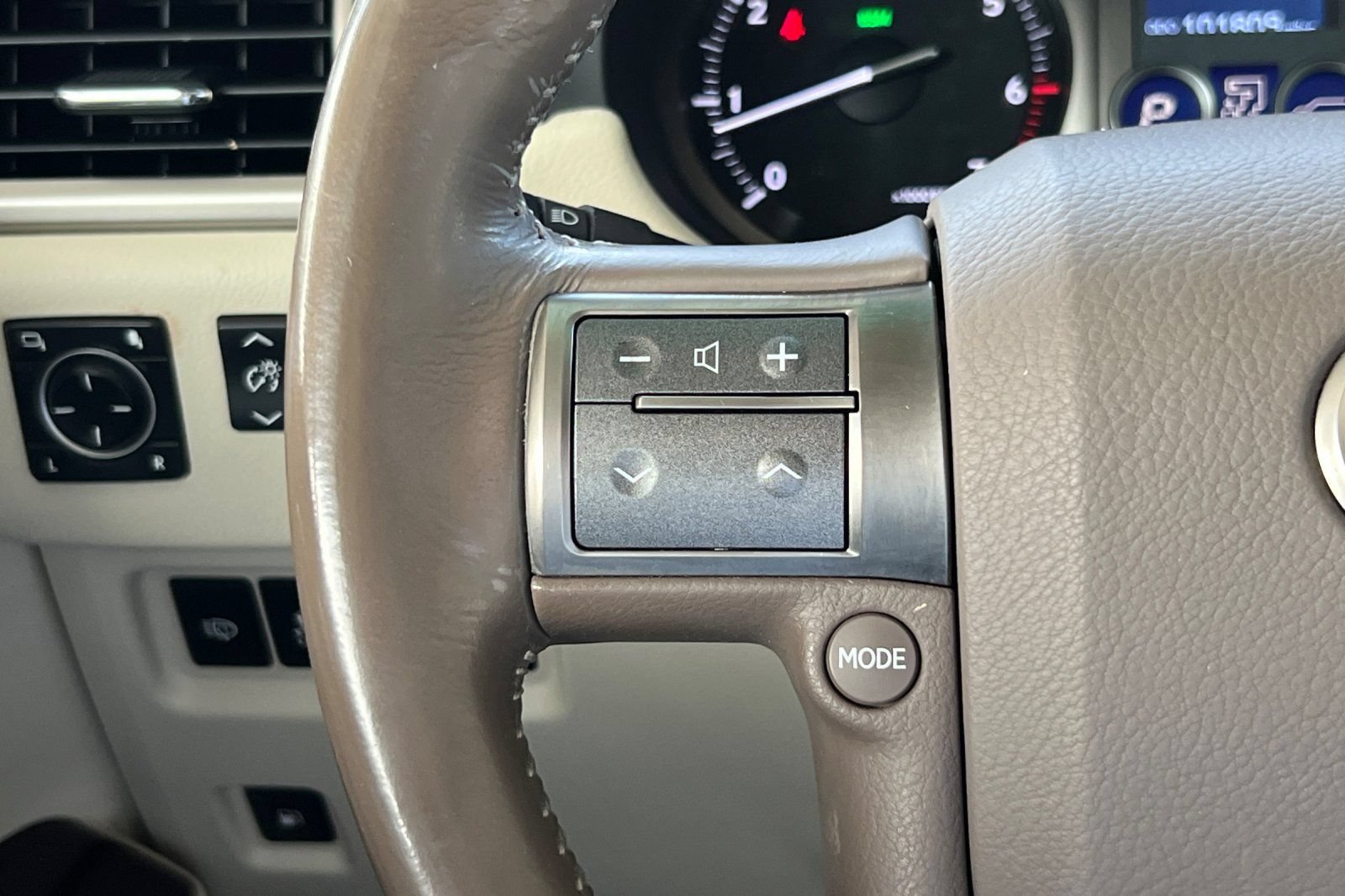 Used 2016 Lexus GX 460 w/ Premium Package AWD/4WD image 34
