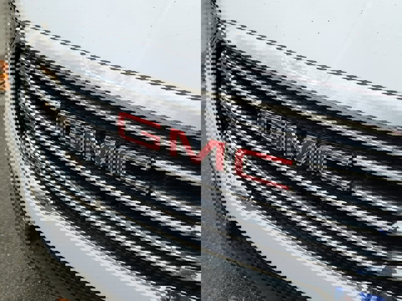 Used 2023 GMC Terrain SLT image 24