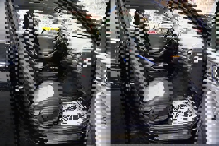 Used 2020 Hyundai Ioniq Limited image 34