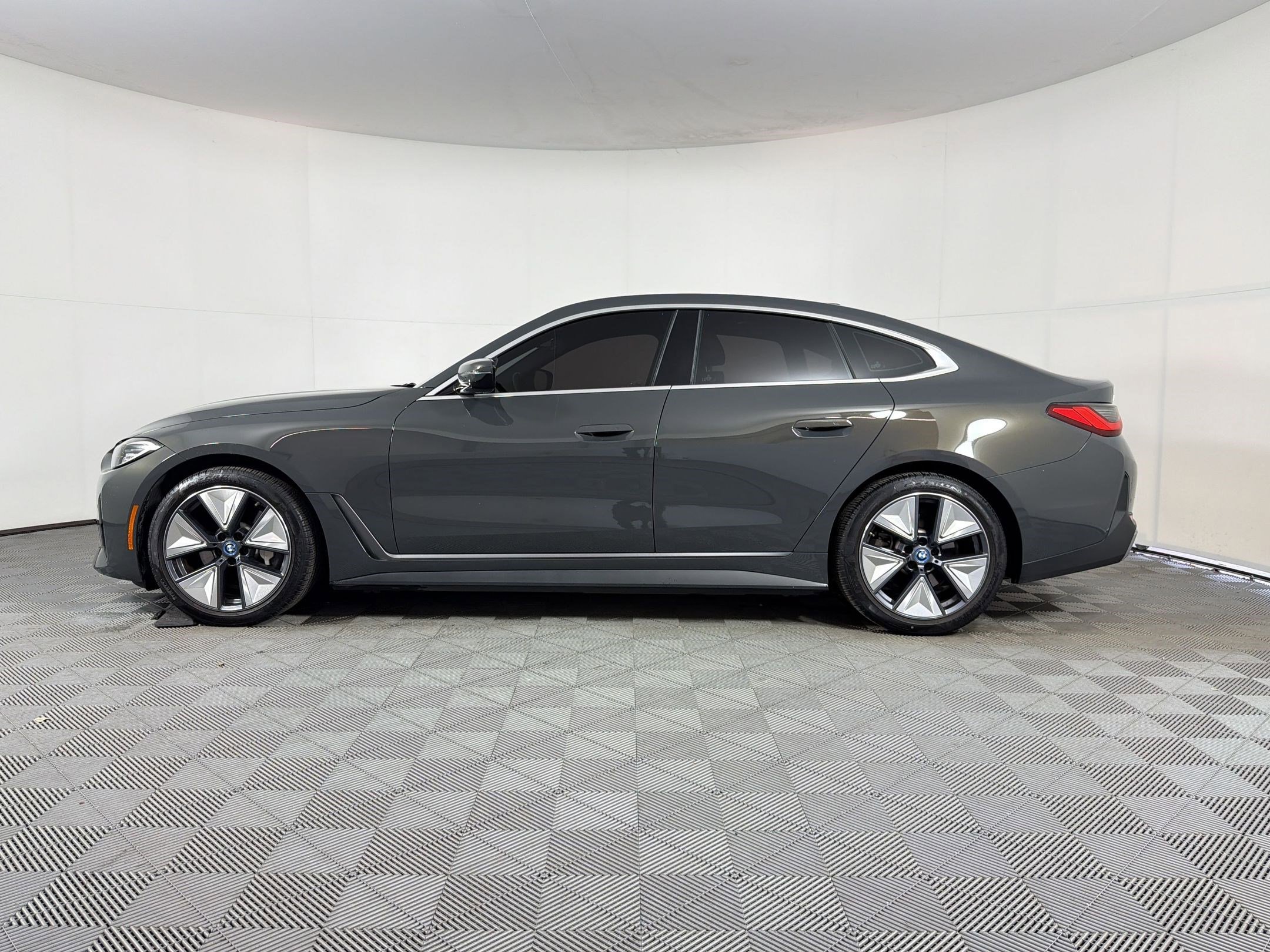 Used 2023 BMW i4 eDrive35 w/ Premium Package image 2