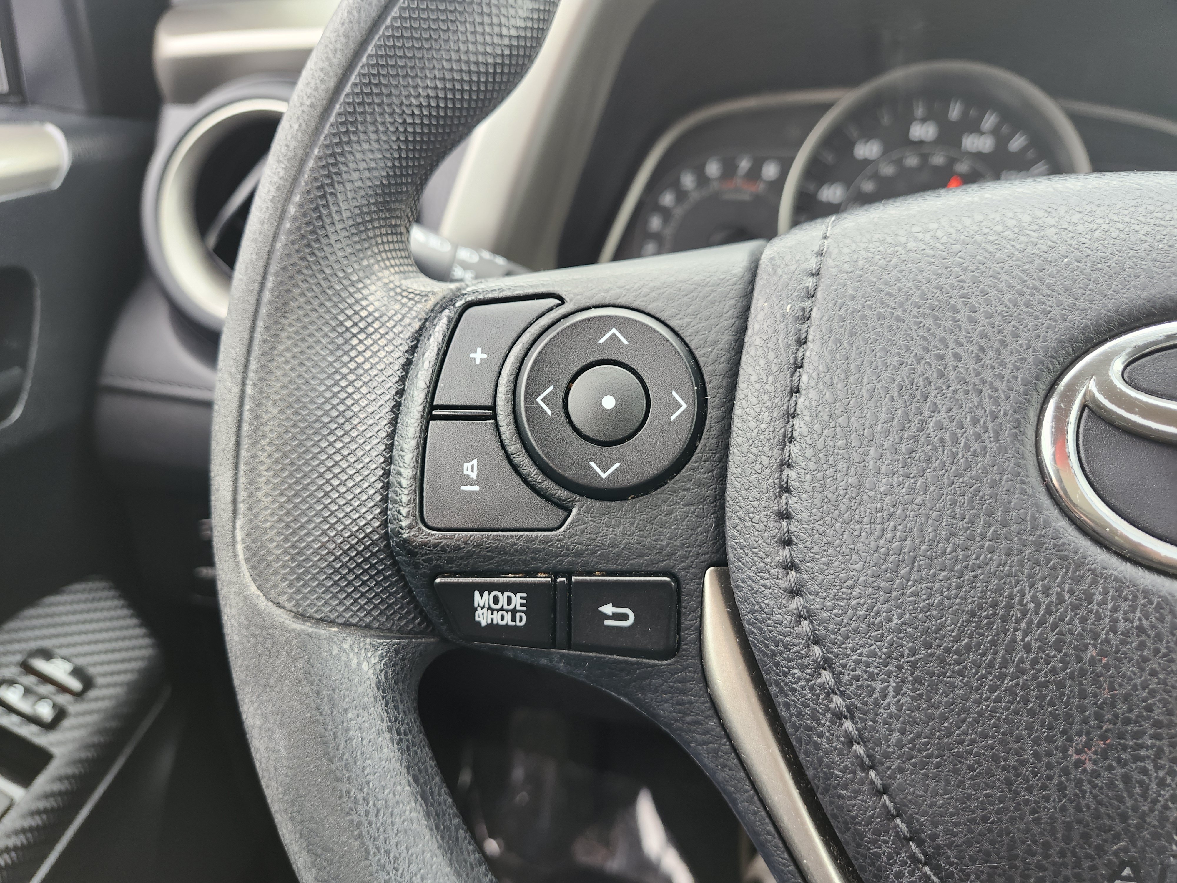 Used 2015 Toyota RAV4 LE FWD image 32