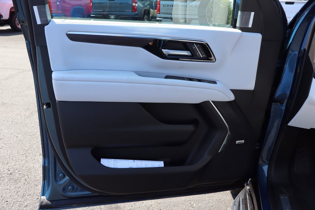 New 2025 Chevrolet Suburban Premier image 4