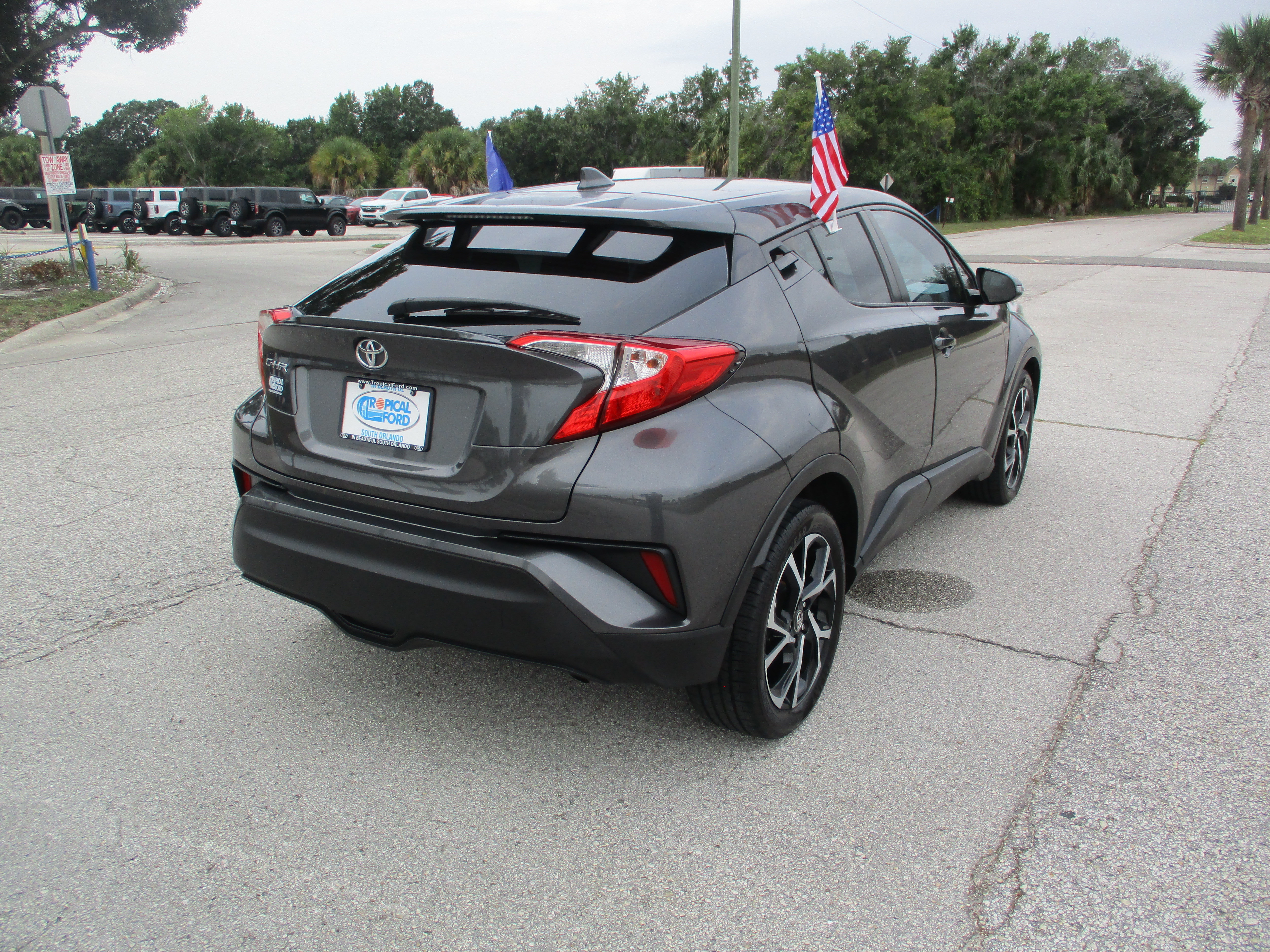 Used 2018 Toyota C-HR XLE FWD image 7