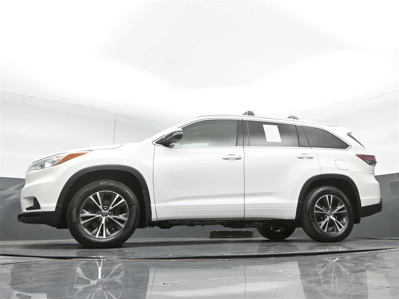 Used 2016 Toyota Highlander XLE AWD/4WD image 36