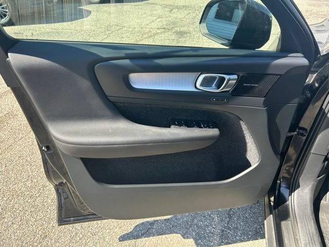 Used 2019 Volvo XC40 T5 Momentum AWD/4WD image 12