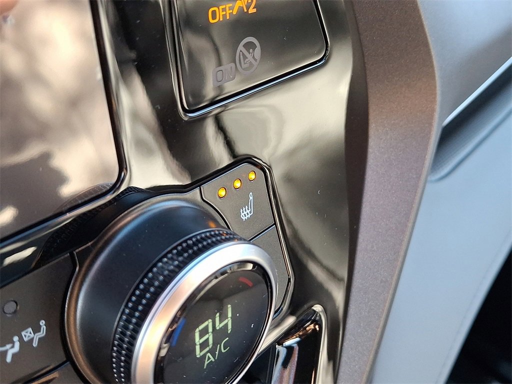 New 2025 Toyota Highlander XLE image 16