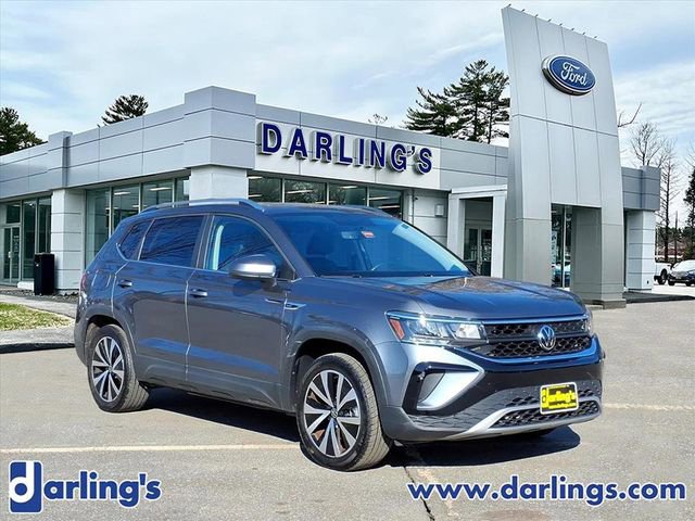 Used 2022 Volkswagen Taos SE w/ Panoramic Sunroof Package image 3