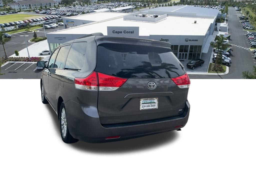 Used 2014 Toyota Sienna XLE image 23