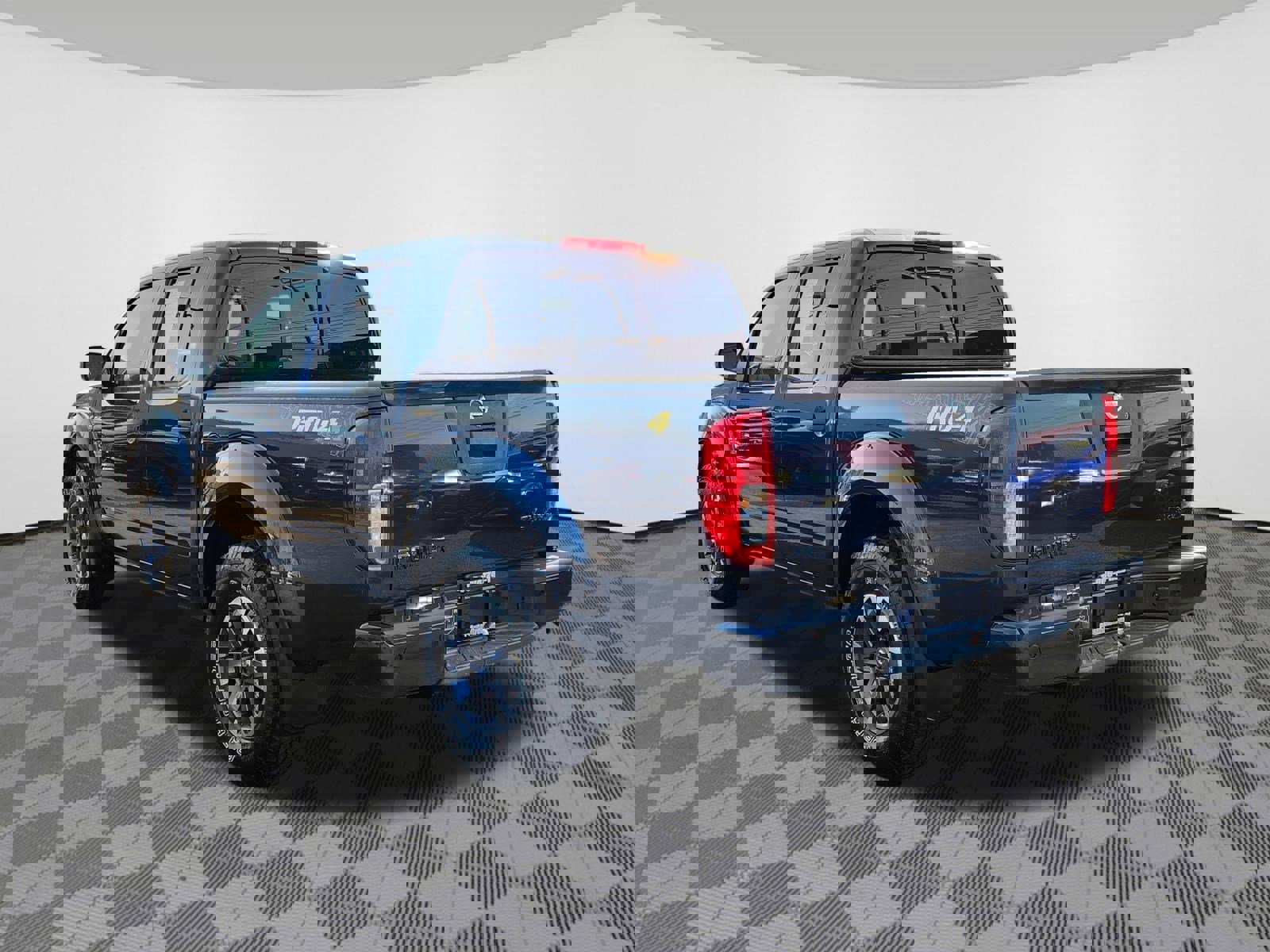 Used 2019 Nissan Frontier PRO-4X image 3