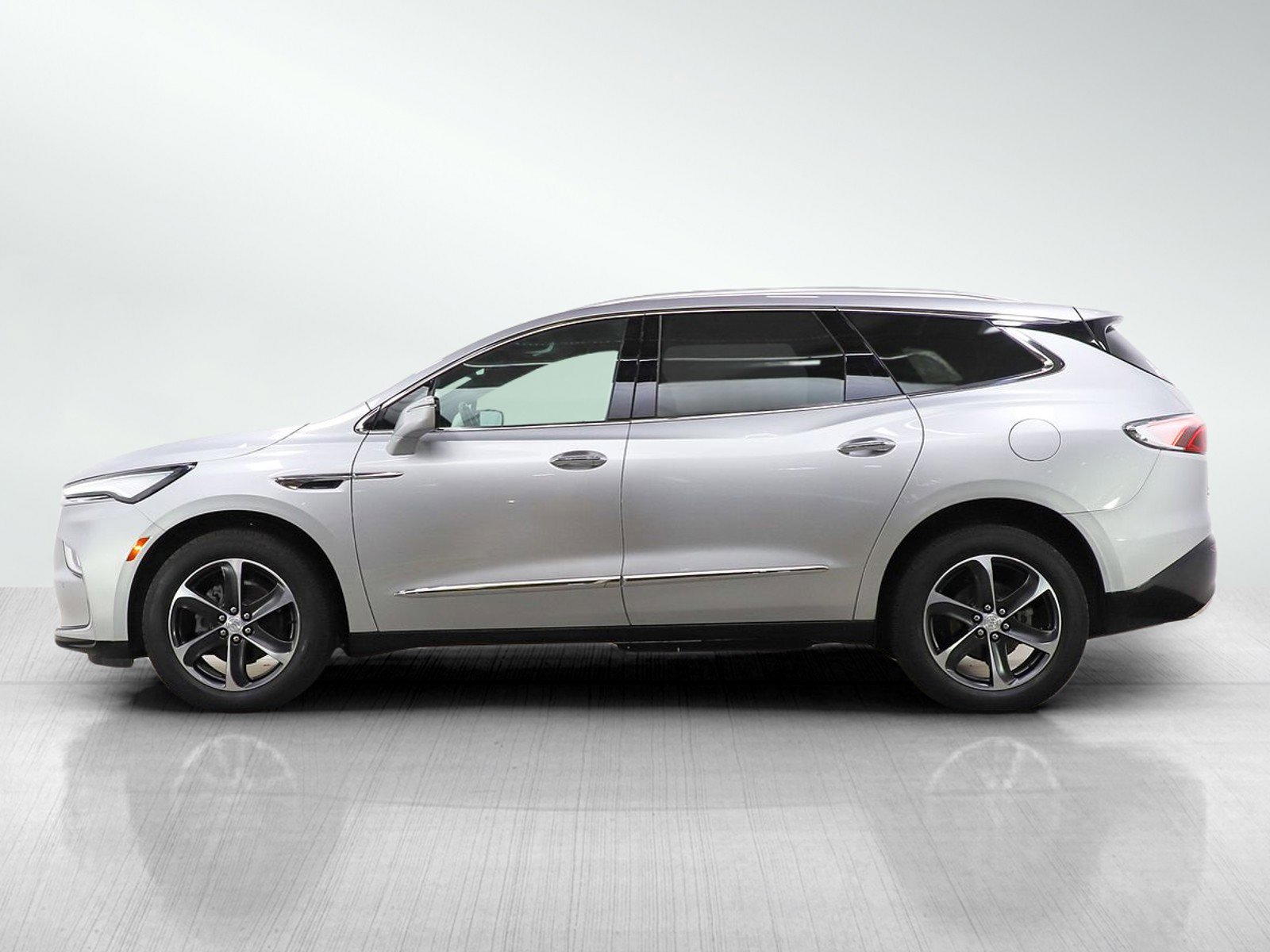 Used 2022 Buick Enclave Essence w/ Experience Buick Package image 2