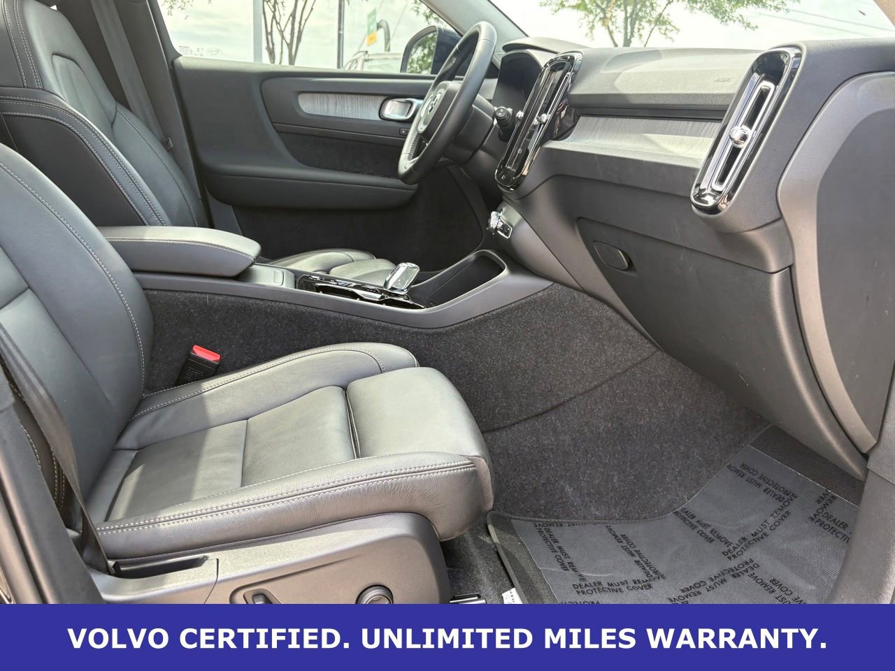 Certified 2025 Volvo XC40 B5 Plus AWD/4WD image 33