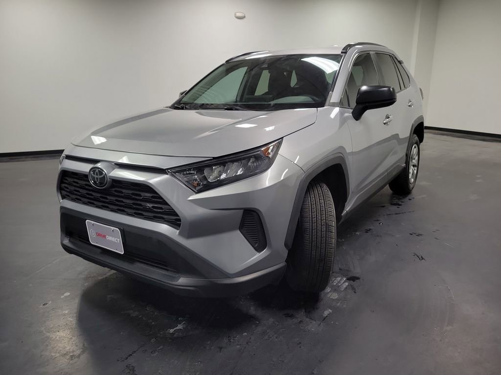 Used 2020 Toyota RAV4 LE image 4