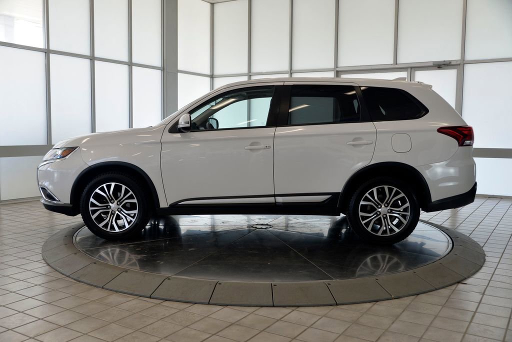 Used 2017 Mitsubishi Outlander SE AWD/4WD image 5
