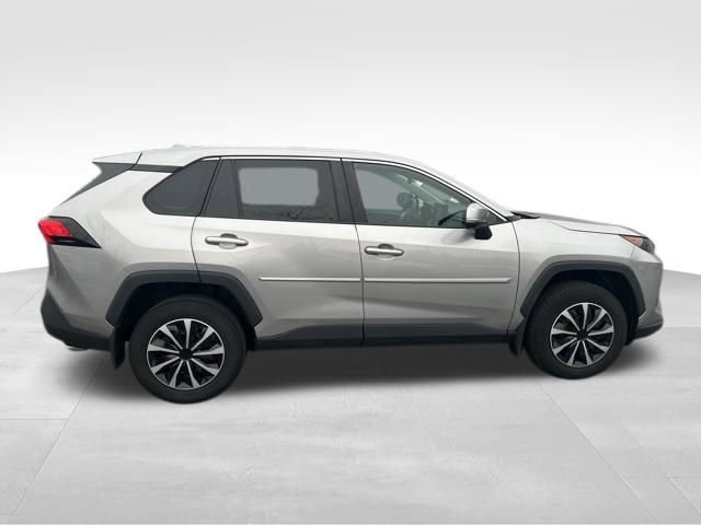 Used 2022 Toyota RAV4 LE image 7