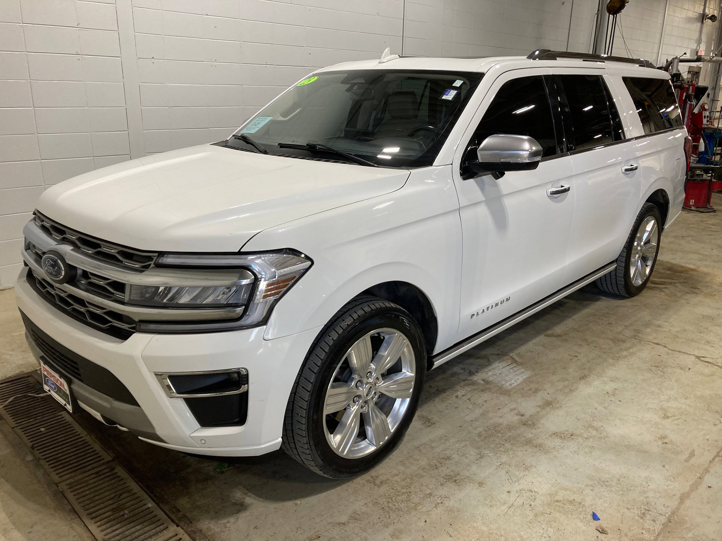 Used 2023 Ford Expedition Max Platinum AWD/4WD image 1
