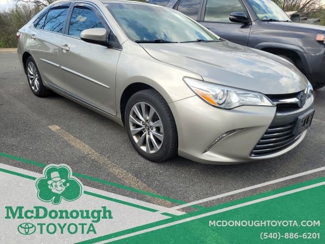 Used 2017 Toyota Camry XLE w/ Moonroof Package image 3