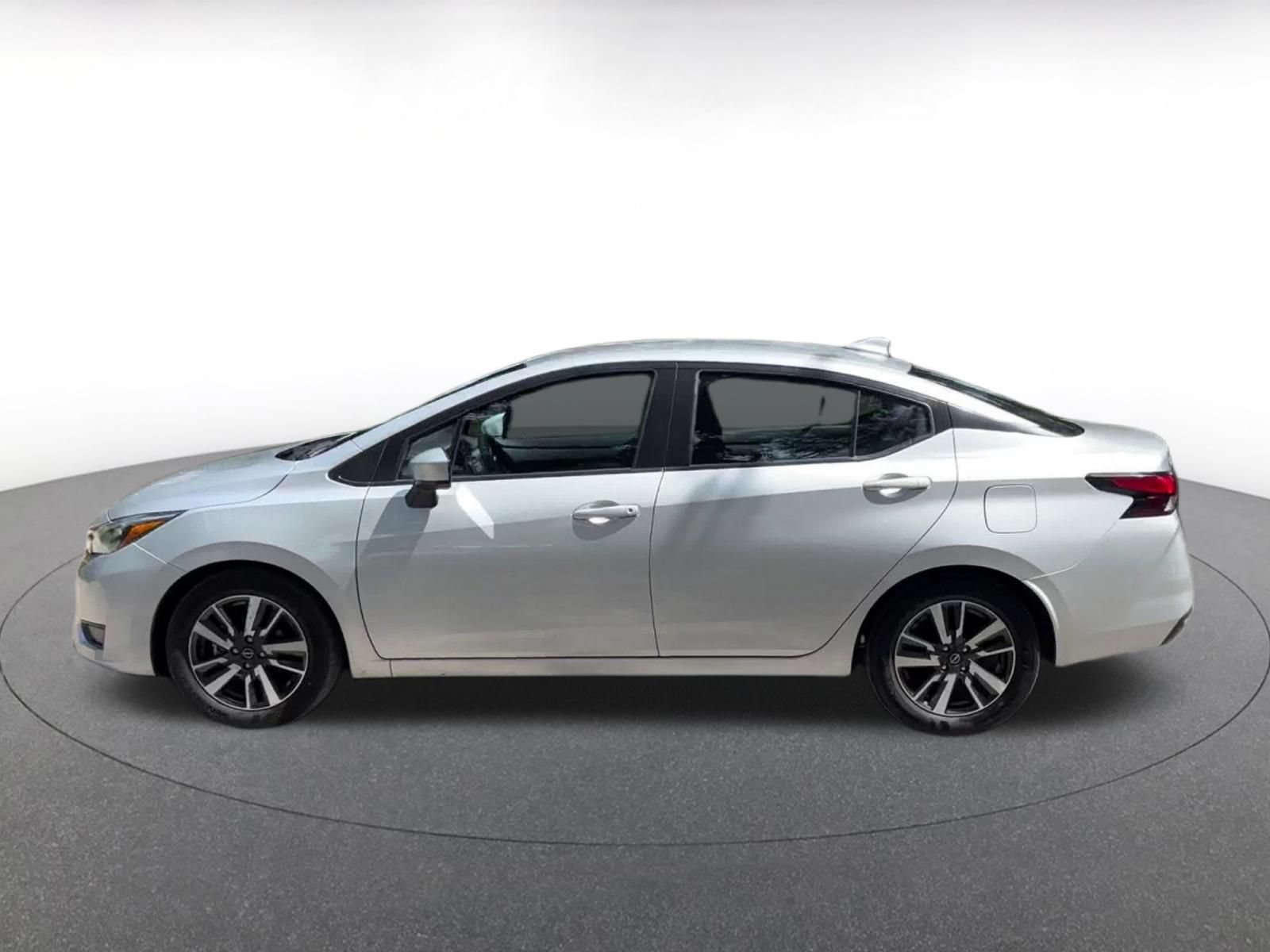 Used 2025 Nissan Versa SV FWD image 8
