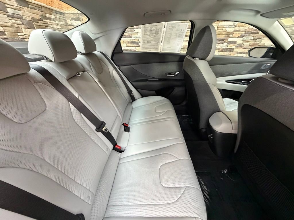 Certified 2025 Hyundai Elantra Limited image 33