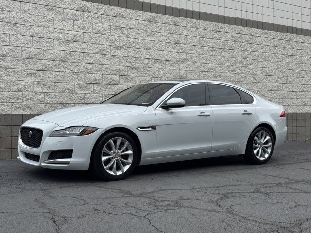 Used 2018 Jaguar XF Premium image 12