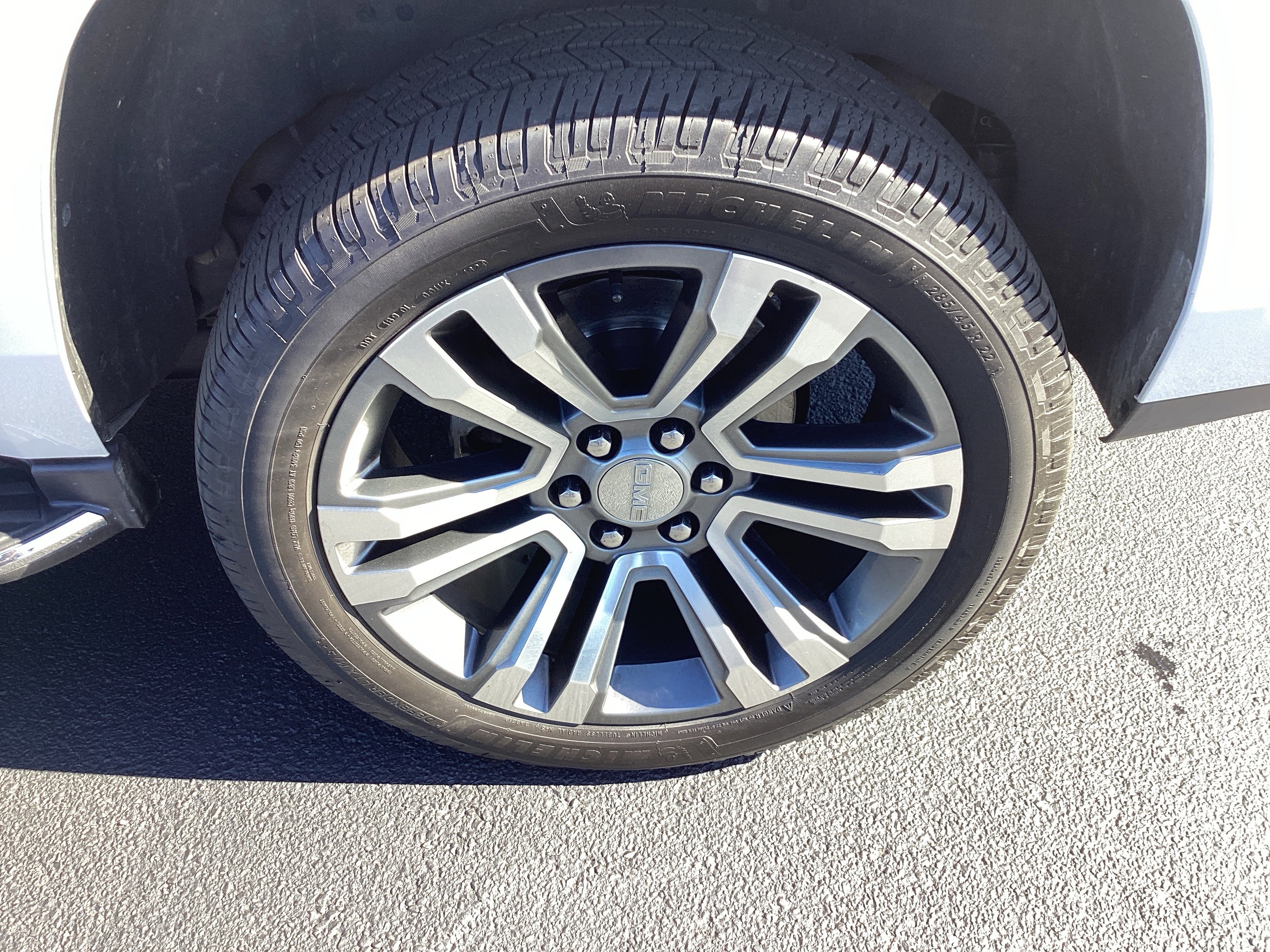 Used 2018 GMC Yukon Denali w/ Open Road Package image 11