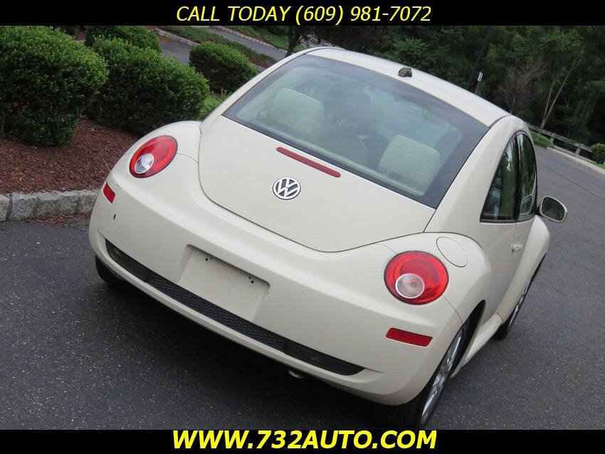Used 2008 Volkswagen Beetle SE FWD image 16