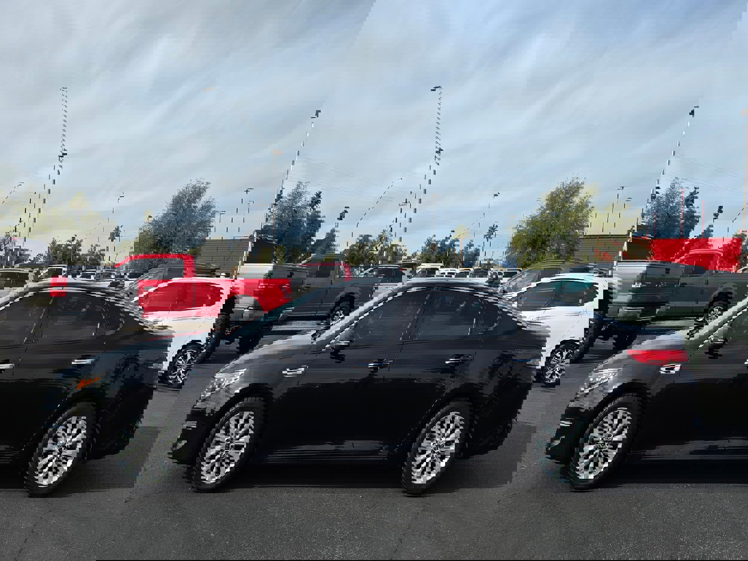 Used 2017 Kia Optima EX w/ Premium Package image 2